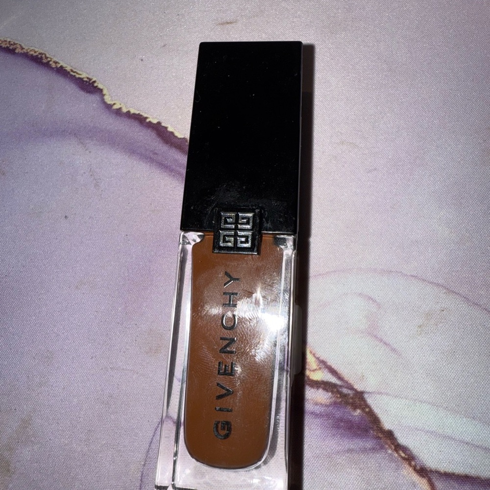 Givenchy Prisme Libre Skin-Caring Matte Foundation ~  6-N480 ~ 1 oz /30 ml